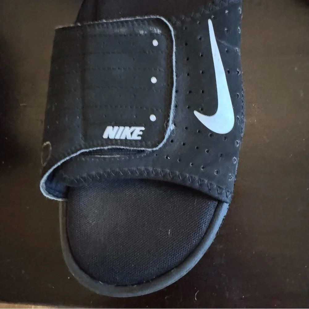 Nike Articute 7.0 Slide Sandals with White Swoosh
